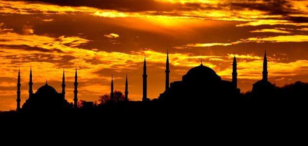 Khilafah. Untuk Tuhan atau Keluarga?