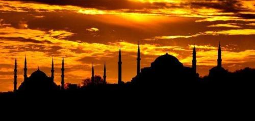 Khilafah. Untuk Tuhan atau Keluarga?